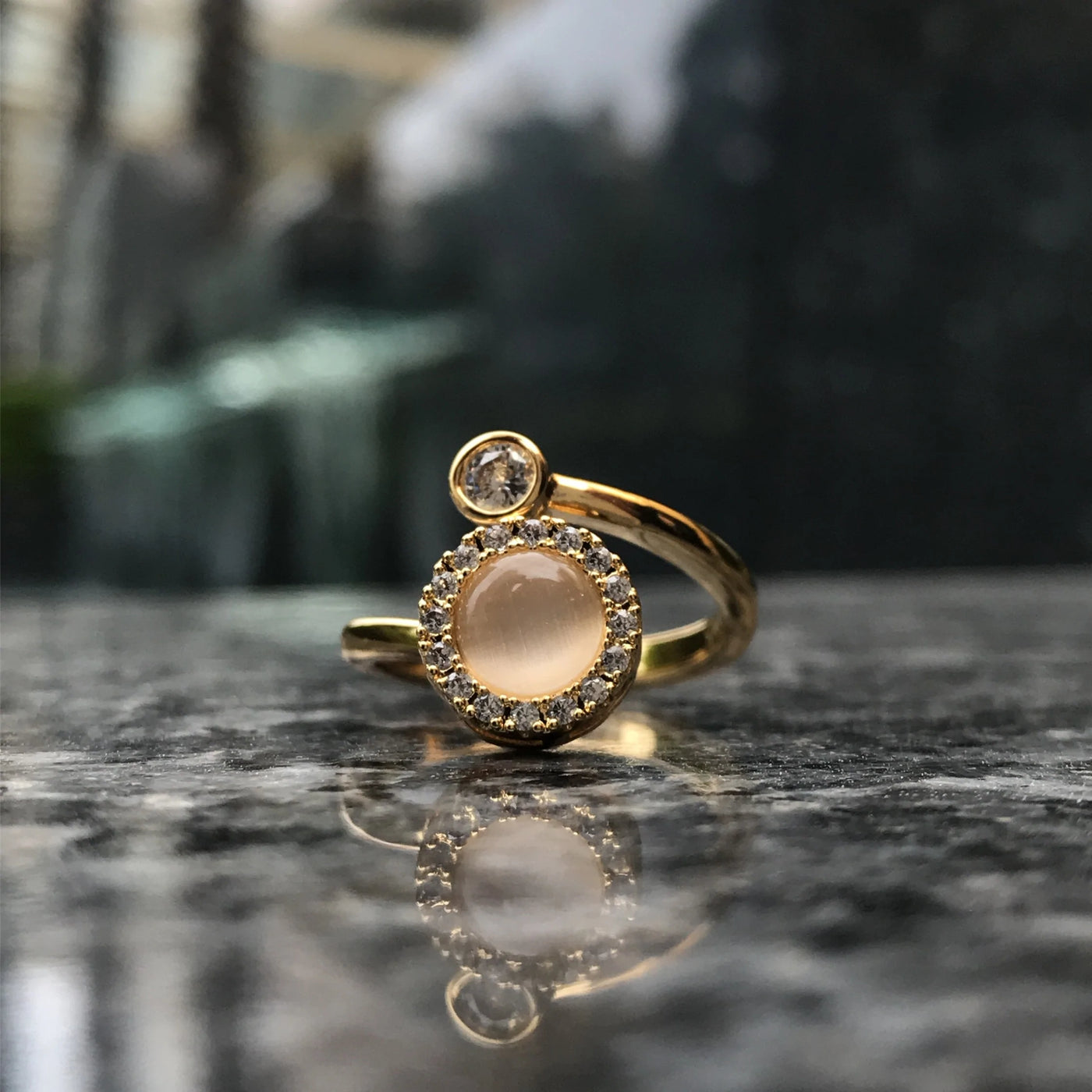 ARLO ™ Moonstone Ring